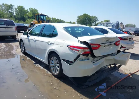 2020 Toyota Camry Le из США, поврежденный, VIN 4T1C11AK5LU930520